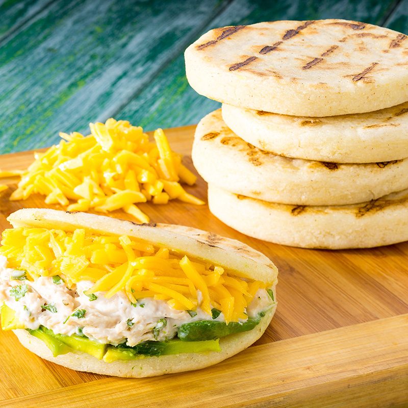 Arepa rellena de pollo doñarepa